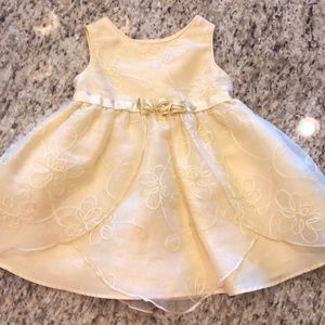NWOT Youngland Baby girl size 18 mos dress